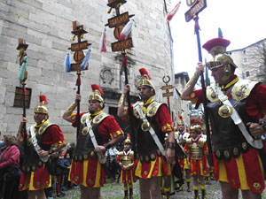 Setmana Santa 2022 a Girona. Sortida dels Manaies per lliurar el Penó