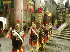 Setmana Santa 2022 a Girona. Sortida dels Manaies per lliurar el Penó