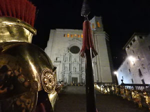 Setmana Santa 2022 a Girona. Sortida dels Manaies per lliurar el Penó