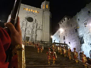 Setmana Santa 2022 a Girona. Sortida dels Manaies per lliurar el Penó