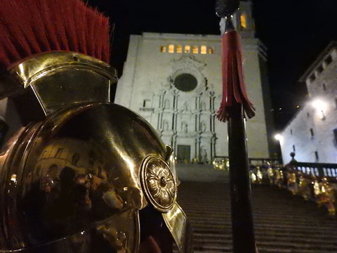 Manaies a les escales de la Catedral