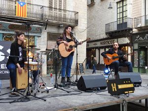 Festival Strenes 2022. Concert de Hatxe Music a la pla&ccedil;a del Vi