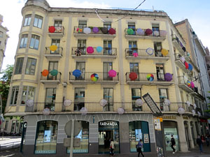 Temps de Flors 2021. Edifici a la Gran Via Jaume I