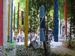 Temps de Flors 2021. Muralla al costat de la Carbonera