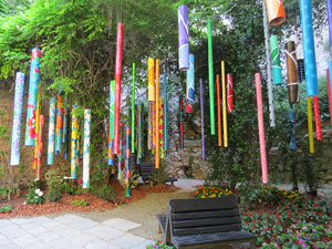 Temps de Flors 2021. Muralla al costat de la Carbonera