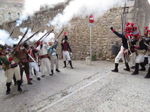 XIII Festa Reviu els Setges Napoleònics de Girona. Desfilada pels carrers de Girona