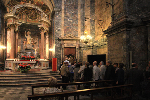 Visita al cambril de Sant Narcís en la seva diada. 2014