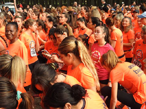 Cursa de la Dona 2022. Concentració i sortida del Parc de la Devesa, cursa pels carrers de Girona