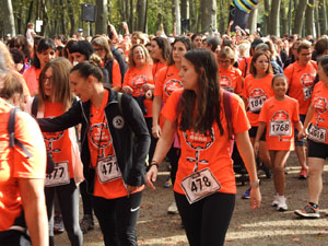 Cursa de la Dona 2022. Concentració i sortida del Parc de la Devesa, cursa pels carrers de Girona