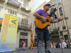 Diada Nacional 2022. Concentració a la plaça del Vi, lectura del manifest i cant de Els Segadors