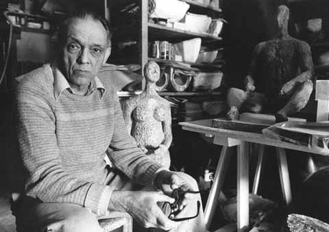 Retrat de l'artista Francesc Torres Monsó en el seu estudi. 1988