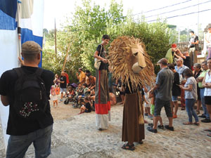 Festa Major de Sant Daniel 2022 - Cercavila des del mirador de Montorr&oacute; a la placeta d'entrada del Monestir de Sant Daniel