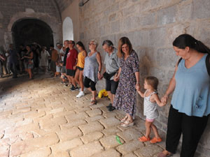 Festa Major de Sant Daniel 2022 - Ballada de la Sardana de les monges al claustre del Monestir de Sant Daniel