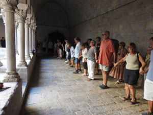 Festa Major de Sant Daniel 2022 - Ballada de la Sardana de les monges al claustre del Monestir de Sant Daniel