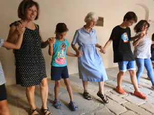 Festa Major de Sant Daniel 2022 - Ballada de la Sardana de les monges al claustre del Monestir de Sant Daniel