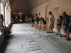 Festa Major de Sant Daniel 2022 - Ballada de la Sardana de les monges al claustre del Monestir de Sant Daniel