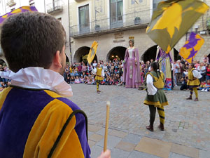 Fires de Sant Narcís 2022. Toc de rams. Cerimònia del canvi de rams de les gegantes