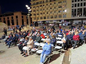 Fires de Sant Narcís 2022. Cantada d'havaneres a la plaça de l'U d'octubre de 2017 pel grup Vell Galligants