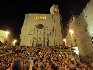 Fires de Sant Narcís 2022. Pilar a les escales de la Catedral