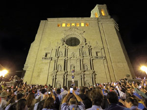 Fires de Sant Narcís 2022. Pilar a les escales de la Catedral