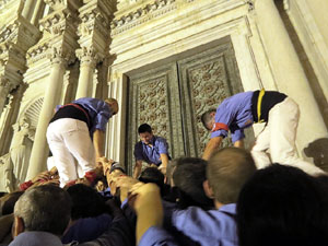 Fires de Sant Narcís 2022. Pilar a les escales de la Catedral