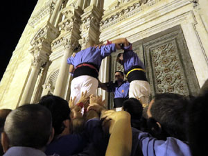 Fires de Sant Narcís 2022. Pilar a les escales de la Catedral