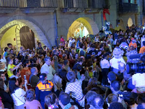 Fires de Sant Narcís 2022. El pregó. Ballades a la plaça del Vi