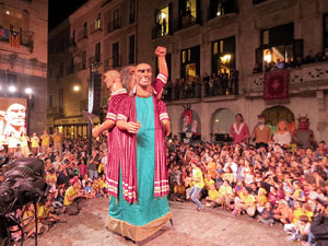 Fires de Sant Narcís 2022. El pregó. Ballades a la plaça del Vi