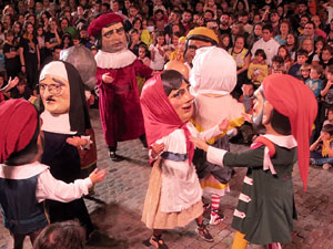 Fires de Sant Narcís 2022. Ball de l'Àliga, capgrossos i gegants