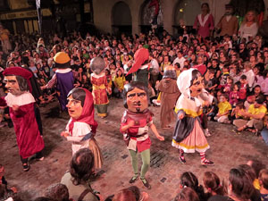 Fires de Sant Narcís 2022. Ball de l'Àliga, capgrossos i gegants