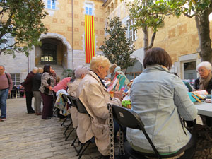Fires de Sant Narcís 2022. Trobada de puntaires al pati de les Magnòlies