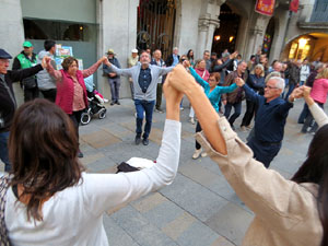 Fires de Sant Narcís 2022. Ballada de sardanes amb la Cobla Montgrins a la plaça del Vi