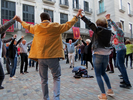 Fires 2022. Ballada de sardanes amb la Cobla Montgrins a la plaça del Vi