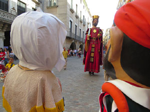 Arribada a la pla&ccedil;a del Vi i ball de l'&Agrave;liga de la Ciutat