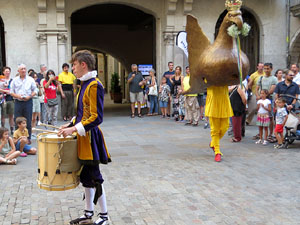 Arribada a la pla&ccedil;a del Vi i ball de l'&Agrave;liga de la Ciutat