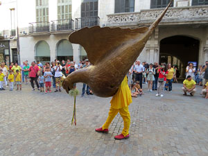Arribada a la pla&ccedil;a del Vi i ball de l'&Agrave;liga de la Ciutat