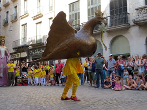 Arribada a la pla&ccedil;a del Vi i ball de l'&Agrave;liga de la Ciutat