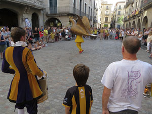 Arribada a la pla&ccedil;a del Vi i ball de l'&Agrave;liga de la Ciutat
