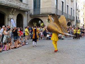 Arribada a la pla&ccedil;a del Vi i ball de l'&Agrave;liga de la Ciutat