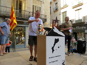 Arribada a la pla&ccedil;a del Vi i ball de l'&Agrave;liga de la Ciutat