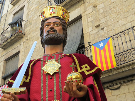 Arribada a la pla&ccedil;a del Vi i ball de l'&Agrave;liga de la Ciutat