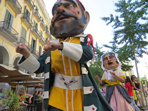 Cercavila de la Flama del Canig&oacute; 2022 fins la pla&ccedil;a del Vi