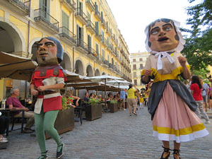 Cercavila de la Flama del Canig&oacute; 2022 fins la pla&ccedil;a del Vi