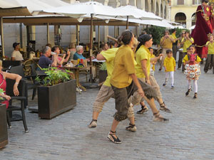 Cercavila de la Flama del Canig&oacute; 2022 fins la pla&ccedil;a del Vi