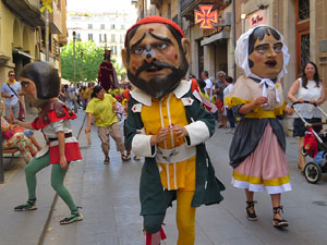 Cercavila de la Flama del Canig&oacute; 2022 fins la pla&ccedil;a del Vi