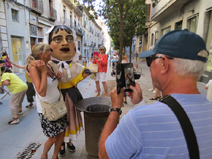 Cercavila de la Flama del Canig&oacute; 2022 fins la pla&ccedil;a del Vi