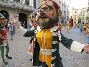 Cercavila de la Flama del Canig&oacute; 2022 fins la pla&ccedil;a del Vi