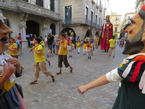Cercavila de la Flama del Canig&oacute; 2022 fins la pla&ccedil;a del Vi
