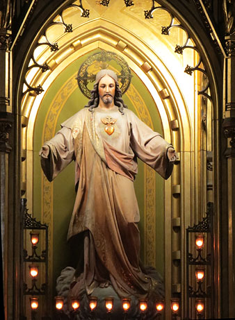Imatge de l'altar major de l'esglé,sia del Sagrat Cor
