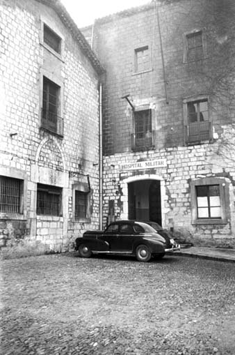 Façana de l'Hospital Militar, a l'antic convent de la Mercè. 1960